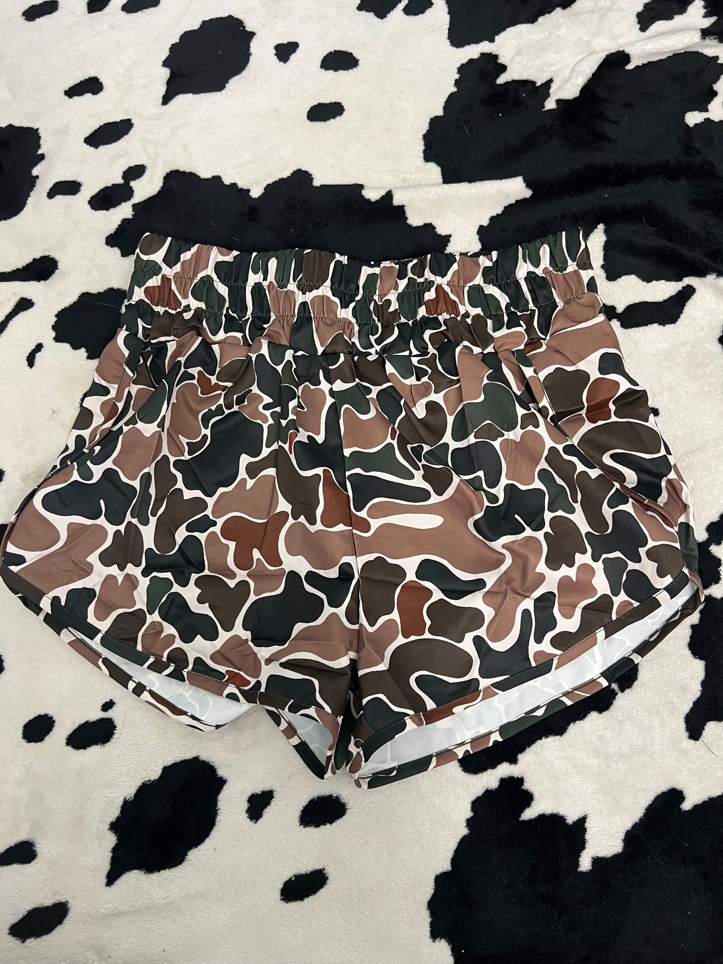 Duck camo shorts