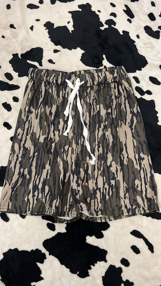 Bottomland camo men’s shorts